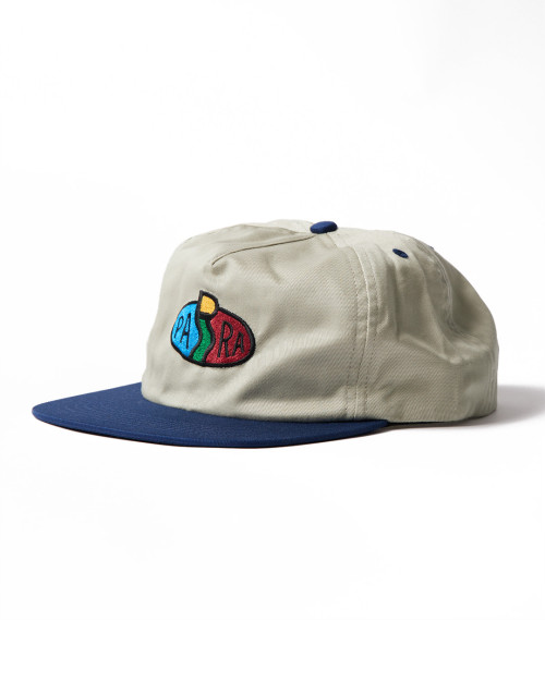 Gorra Parra legs logo 5 panel hat color blanco roto 54290