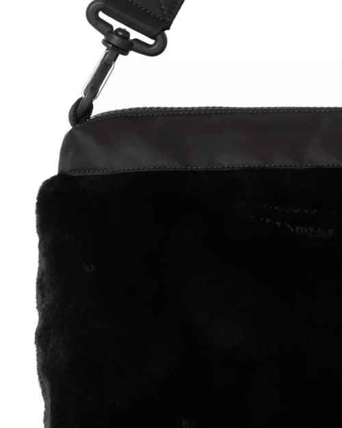 bolso cahartt wip de pelo negro