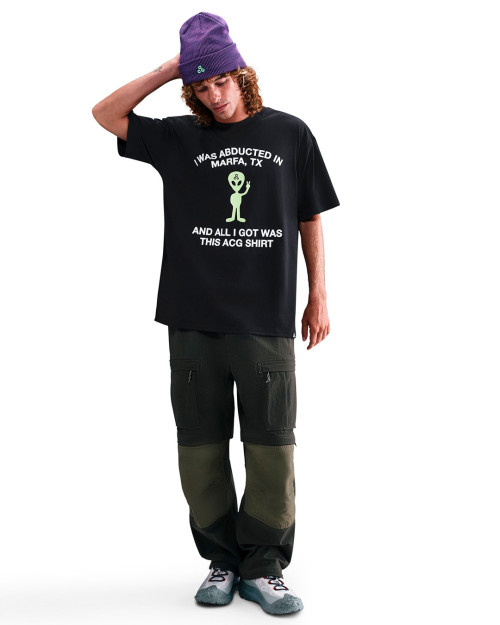 Nike ACG camiseta alien color negro y verde HV2168-010