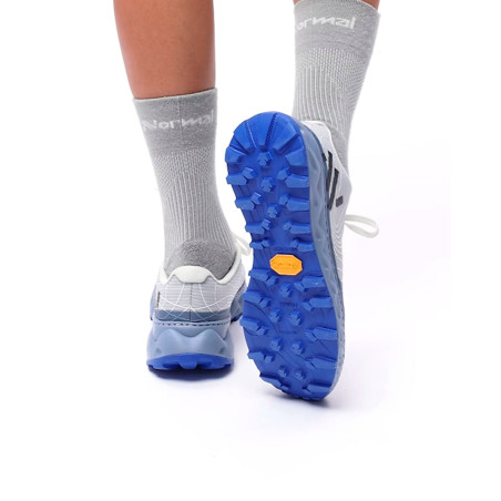 zapatillas de trail running nnormal azules