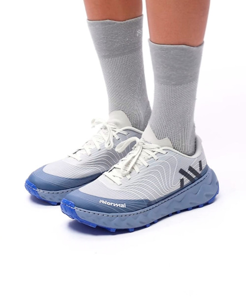 zapatillas de trail running nnormal azules