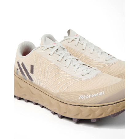 zapatillas de trail running nnormal marrones