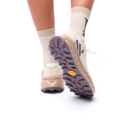zapatillas de trail running nnormal marrones