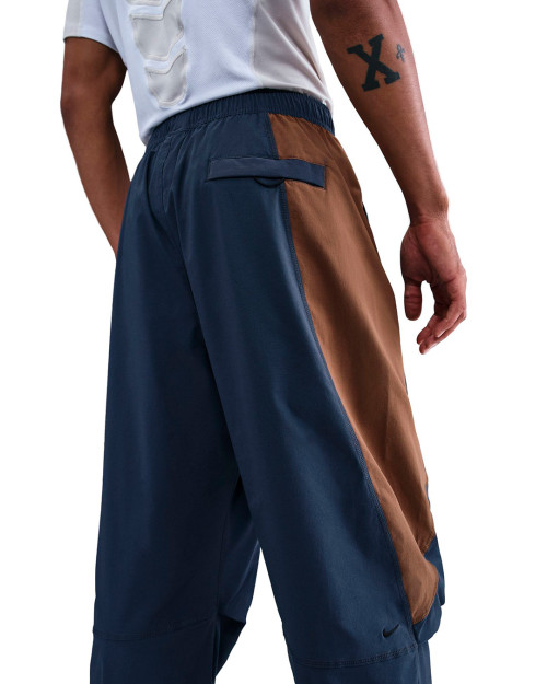 NIKE TECH PANT COLOR AZUL Y MARRÓN H8466-437