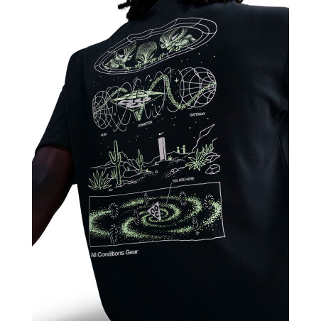 camiseta nike acg color negro de aliens