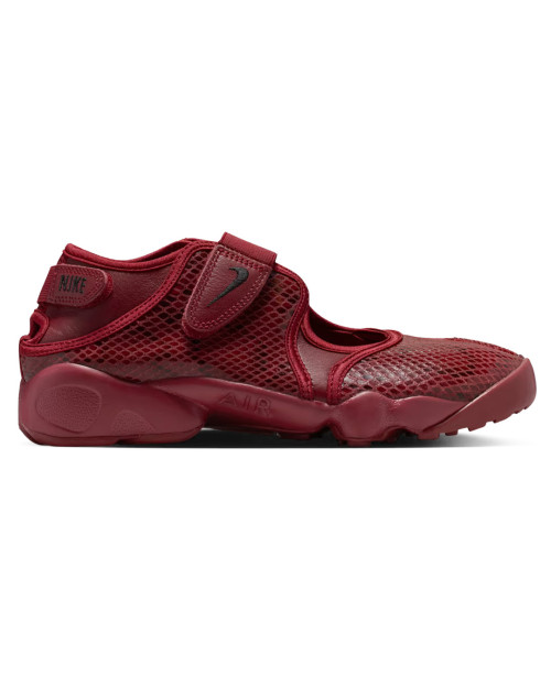 Nike W Air Rift IM5739-600 Color Rojo Granate y negro textura serpiente