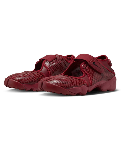 Nike W Air Rift IM5739-600 Color Rojo Granate y negro textura serpiente
