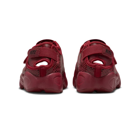 Nike W Air Rift IM5739-600 Color Rojo Granate y negro textura serpiente