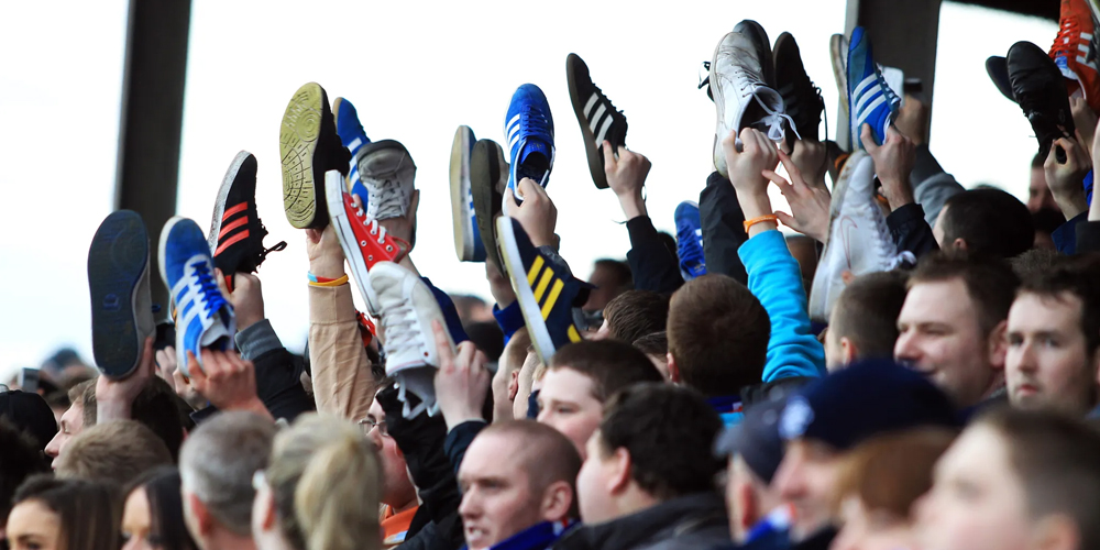 aficionados futbol con adidas